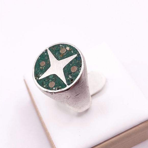 Size 8 Taxco Crushed turquoise 925 Sterling Silver Ring - Picture 3 of 10